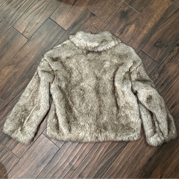 NWT!! Zara Faux Fur Short Coat 🧥 - Picture 3 of 4